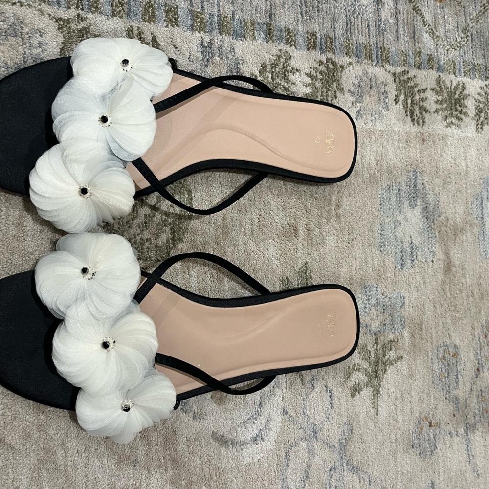 Zara Black and White Floral Sandals - Picture 2 of 4
